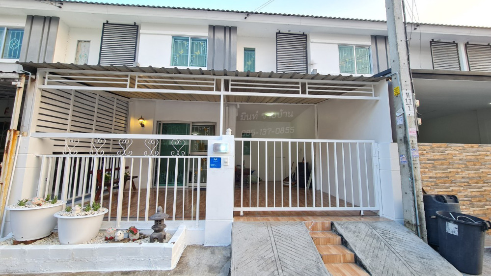 For SaleTownhomeBang kae, Phetkasem : 2 -story townhome for sale, 5.7 meters wide (new renovated), Soi Kanchanaphisek 3, or enter Soi Petchkasem 63, very good location, can go in and out in many ways.