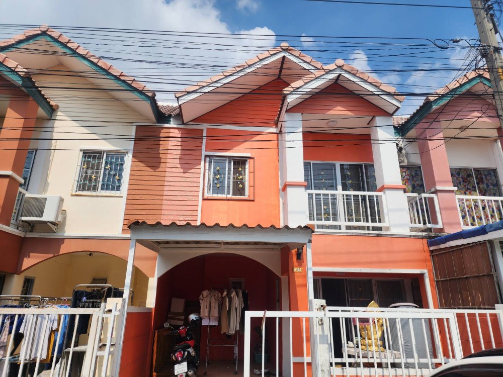 For SaleTownhouseSamut Prakan,Samrong : Urgent sale, best price in the project!! Selling a 2-storey townhouse, 19 sq.w., Mandira Village, Theparak, Bang Phli, near employment sources, Theparak, Bang Phli area