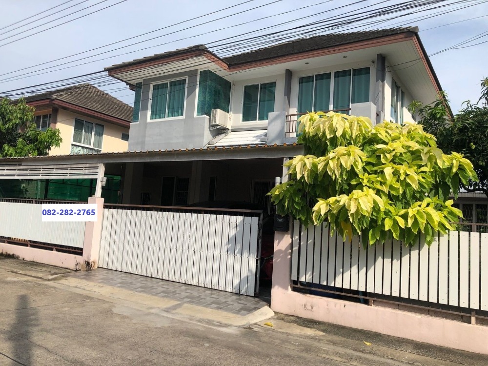 For SaleHouseLadkrabang, Suwannaphum Airport : 67 sq m, 3 bedrooms, 3 bathrooms, 2-storey detached house, Khumklao Village, approximately 300 meters from Chao Khun Road.