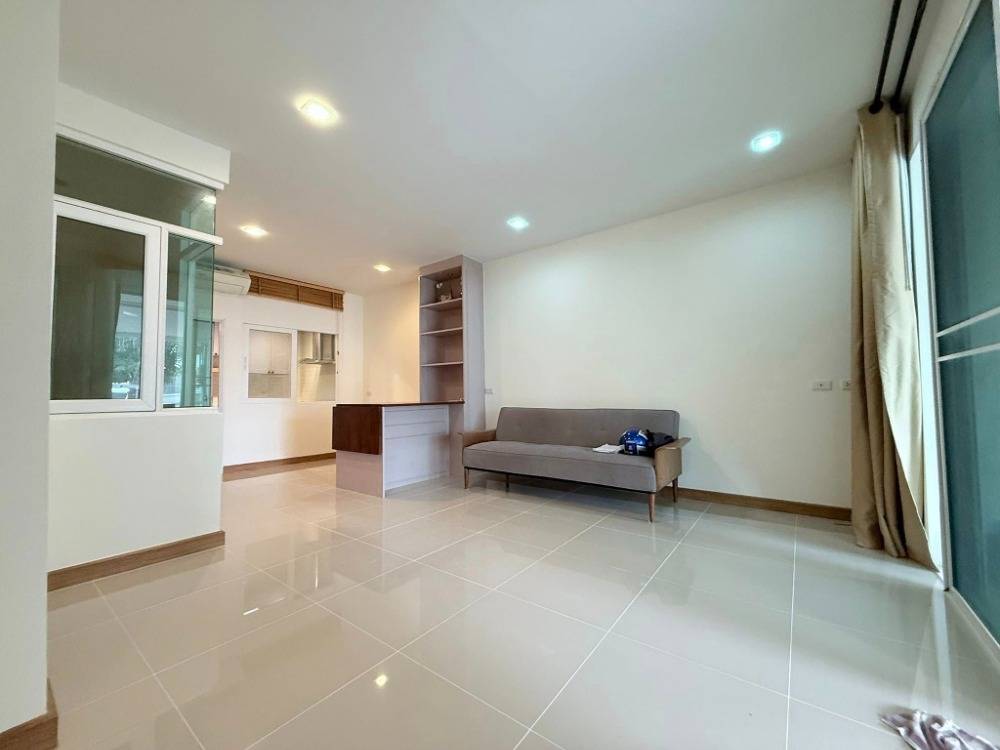 For RentTownhouseRama5, Ratchapruek, Bangkruai : Townhouse for rent, Golden City Pinklao - Charansanitwong, near Lotus Nakhon In, only 9 minutes.