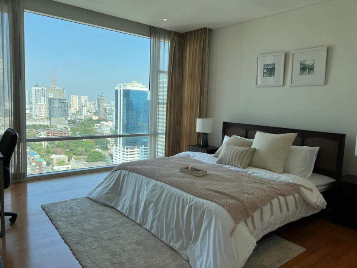 For RentCondoSukhumvit, Asoke, Thonglor : FULLERTON SUKHUMVIT : 105 sqm 2BR/2BA, nice view. Call 098-6542399