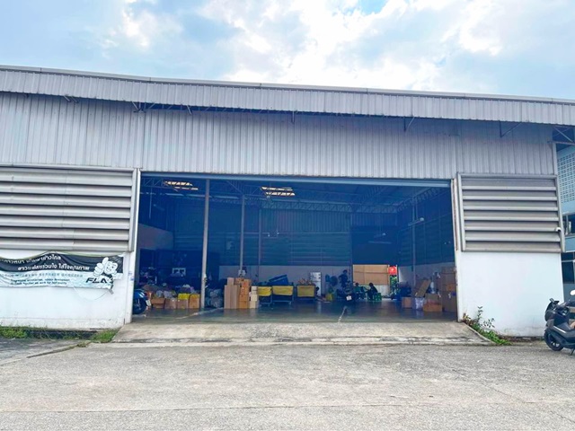 For RentWarehousePhutthamonthon, Salaya : Big C Place Om Yai 1 km. Empty warehouse 100 sq.w.400 sq.m. Om Yai Park Talat Pan Lan 1 km.