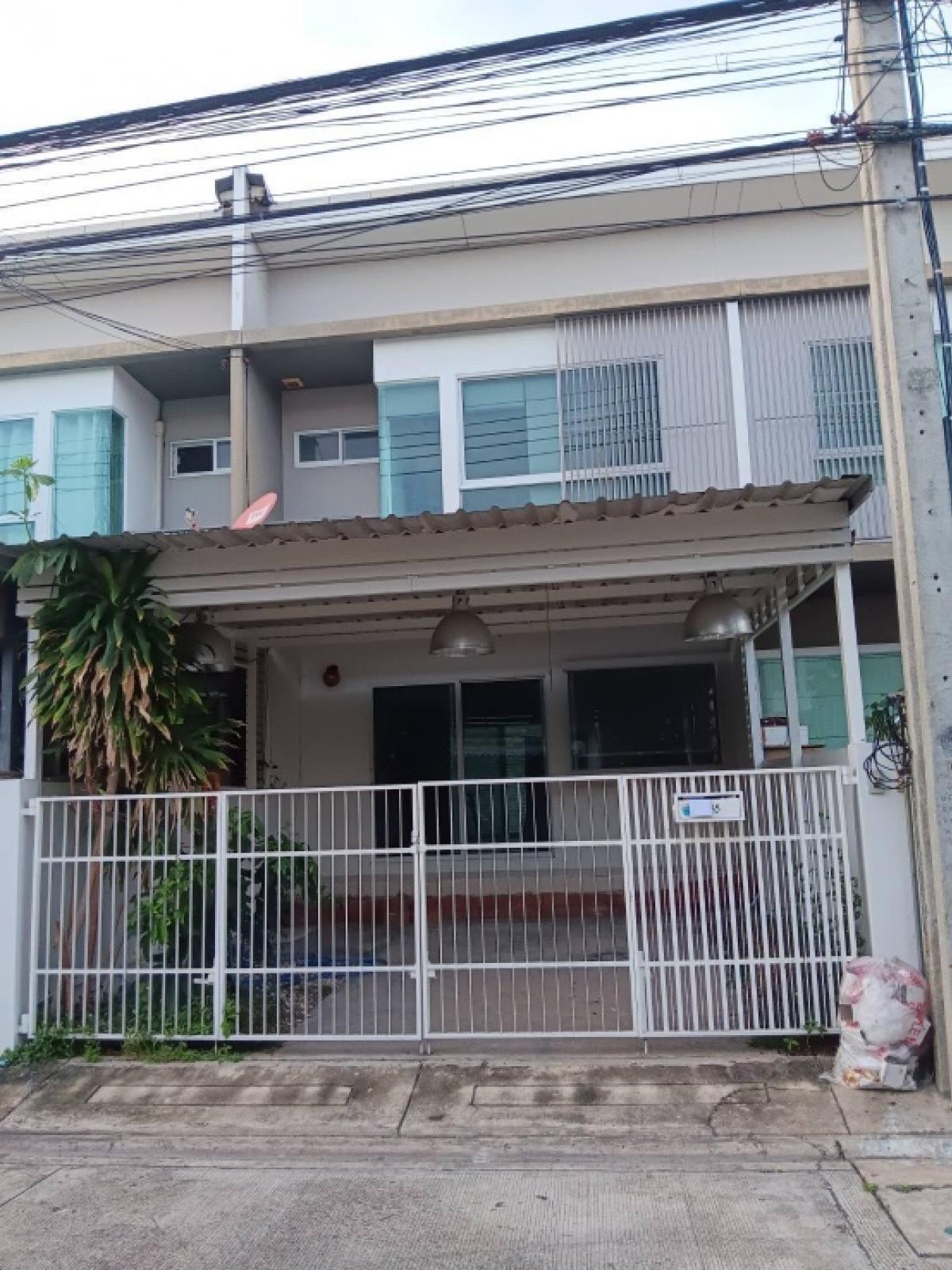 For RentTownhouseBangna, Bearing, Lasalle : Townhome for rent, Indy, near ABAC Bangna University, Km. 26, fully furnished, ready to move in, 15,000/month