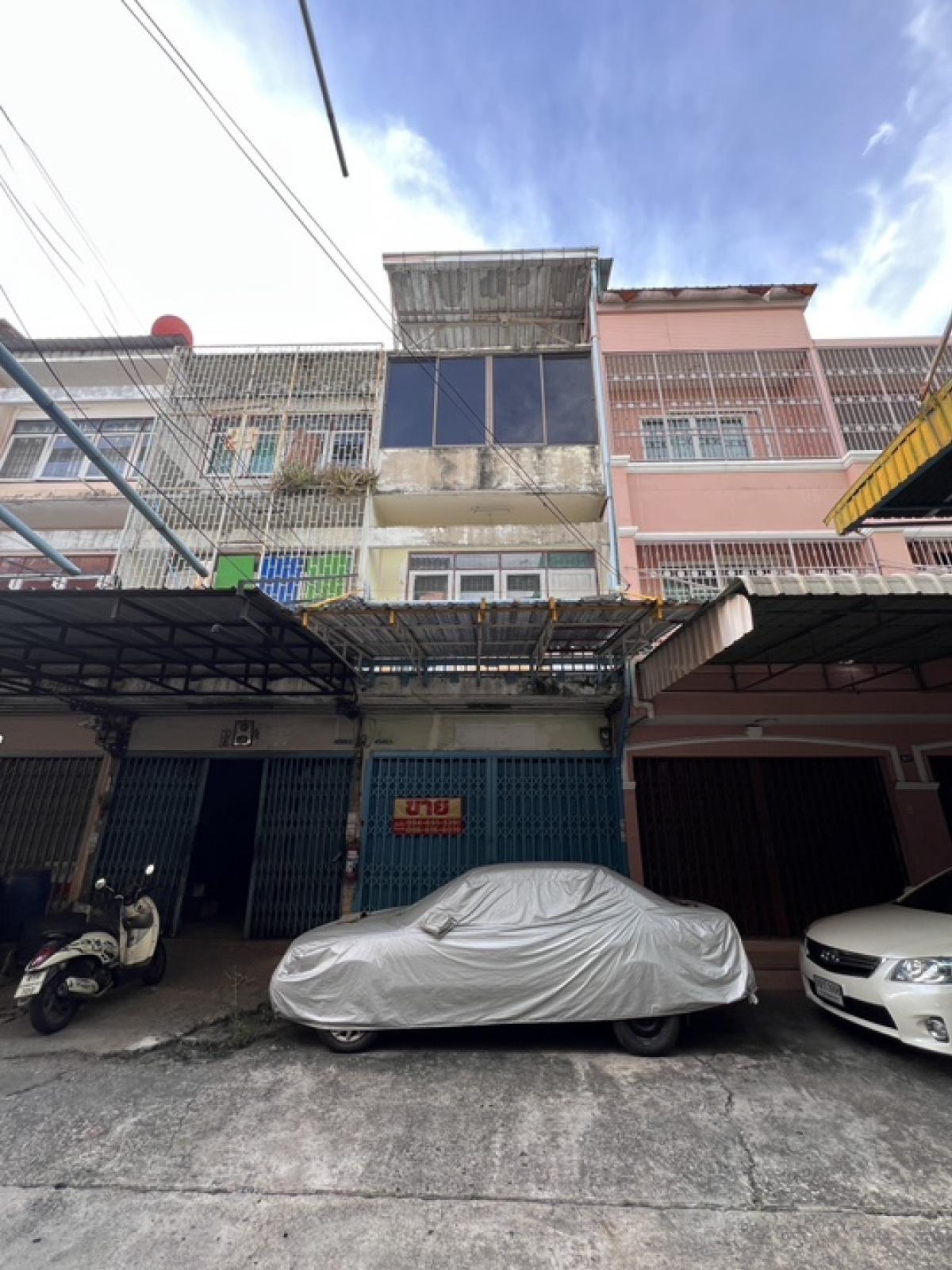 For SaleShophouseRama3 (Riverside),Satupadit : ✨ For sale: 3-storey shophouse, Soi Sathu Pradit 58 ✨ 5 minutes to Central Rama 3 / 13 sq m. / Price 2.99 MB ‼️