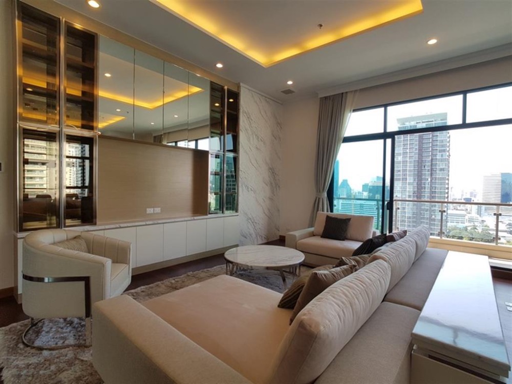 For RentCondoSathorn, Narathiwat : Luxury condominium located in a prime location in Sathorn area.