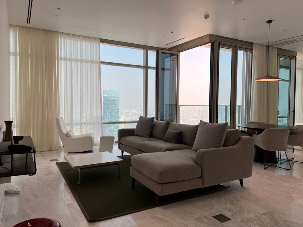 For RentCondoSathorn, Narathiwat : Four Seasons Private Residences, a super luxury condo, 73-storey high-rise building with a view of the Chao Phraya River.