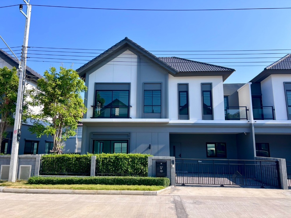 For SaleHousePathum Thani,Rangsit, Thammasat : 🔥Selling a British-style twin house, next to the Green Line🔥 Grand Britannia Khu Khot Station