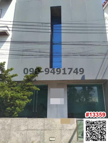 For RentOfficeOnnut, Udomsuk : For rent: 3-storey building in Soi On Nut 88/4, suitable for use as an office.