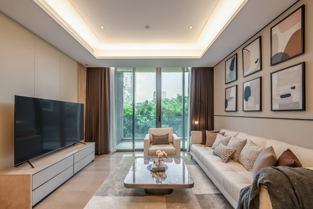 ขายคอนโดวิทยุ ชิดลม หลังสวน : Baan Sindhorn - Luxurious 2 Beds Condo for Sale!