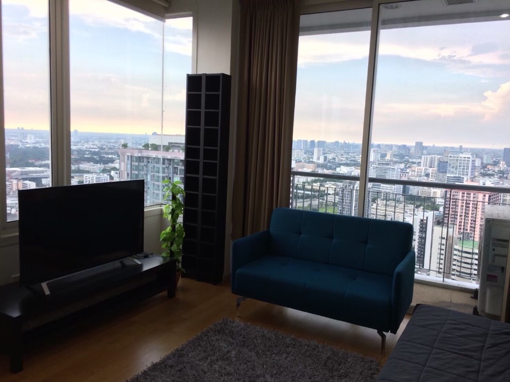 For RentCondoRatchathewi,Phayathai : For rent, large room, Villa Rachatewi. (Villa Ratchathewi) Fully furnished room, ready to move in, 1 station to Siam.