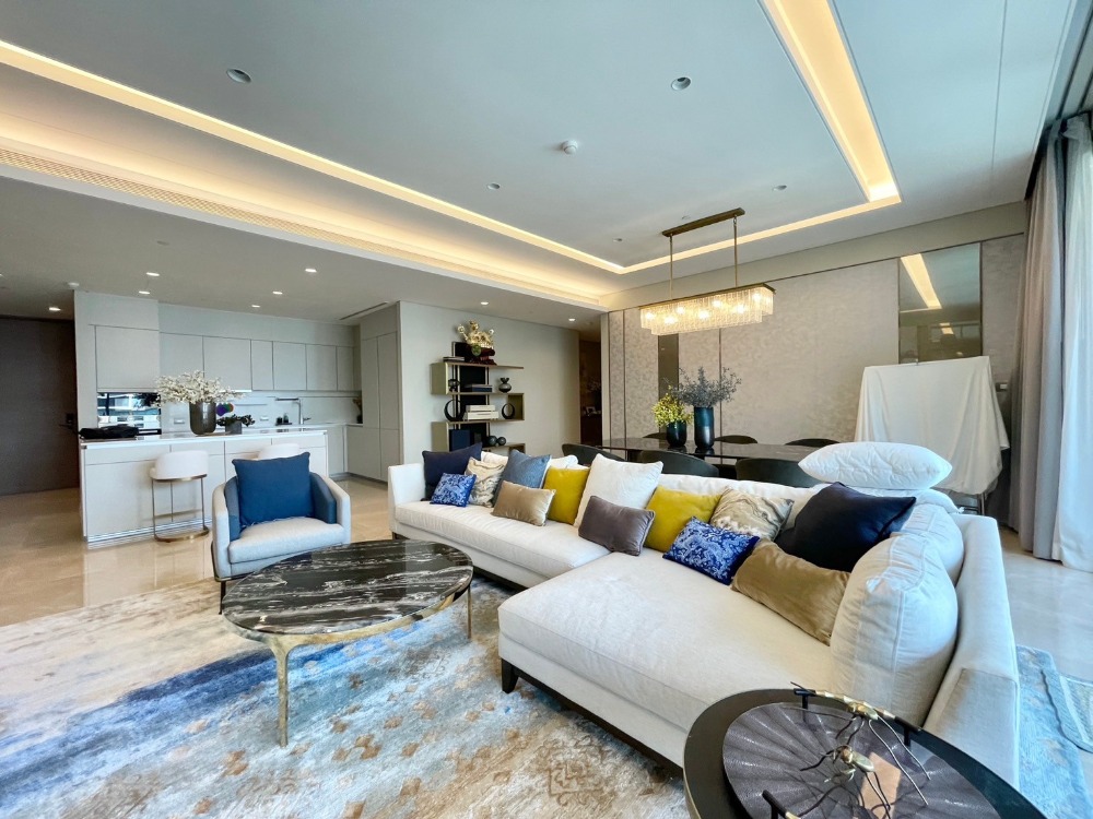 For RentCondoWitthayu, Chidlom, Langsuan, Ploenchit : LTHC11237-Condo luxury FOR RENT at Sindhorn Kempinski Size 216 sqm. 3 beds 3 baths BTS Chit Lom Station ONLY 420K/Month