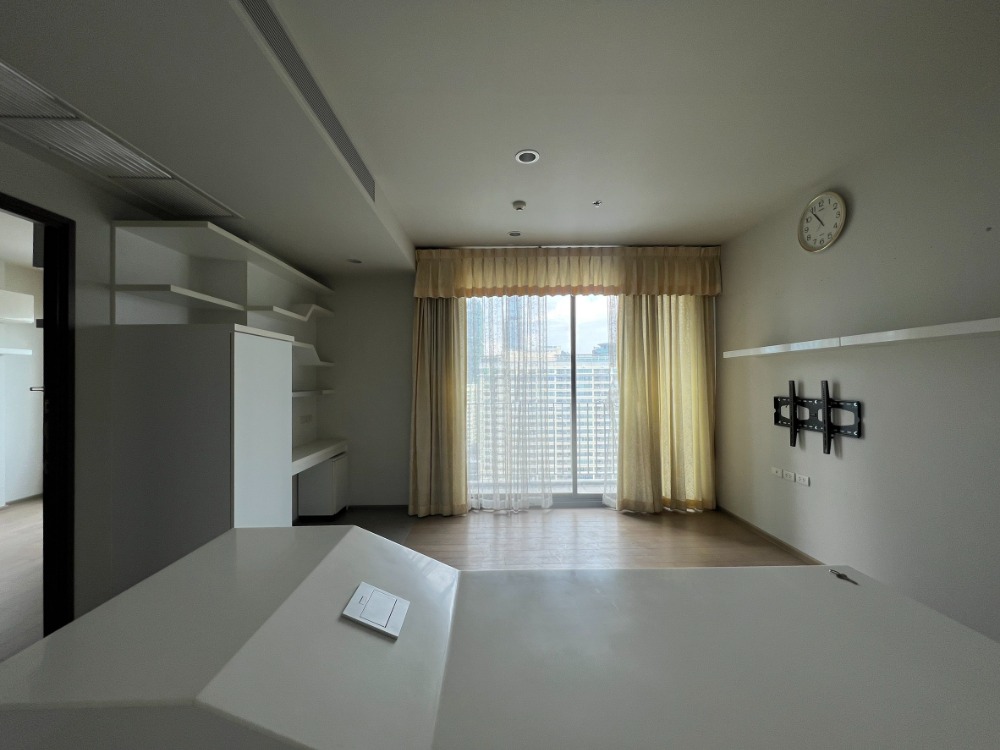 For SaleCondoRatchathewi,Phayathai : For sale, very urgent, Pyne By Sansiri, large room, next to BTS Ratchathewi, 0 meters, can make an appointment to view the room every day.