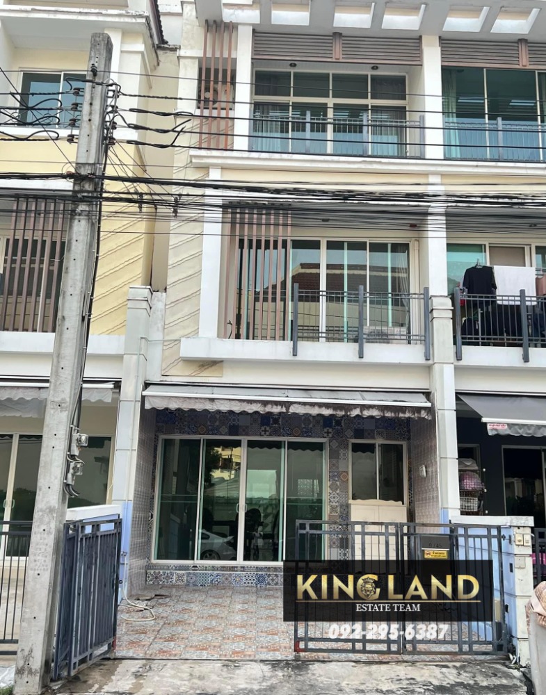 For RentTownhouseKaset Nawamin,Ladplakao : #For rent 3-storey townhouse, Klang Muang Village, Urbanian, Kaset Nawamin, 3 bedrooms, 3 bathrooms, parking for 2 cars, beautiful and clean house, ready to move in, located in the main alley, convenient to leave in the morning ✅️Can be used as an office 