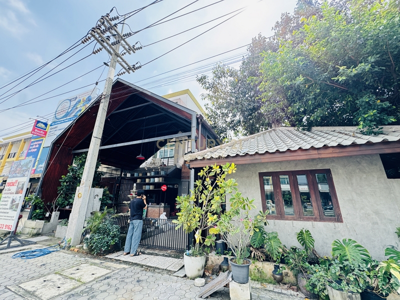 For SaleShophouseMahachai Samut Sakhon : 3-storey building for sale, commercial building in front of Thara Sarin Village, 3 floors, next to Sarin City Village No.34-CB-67036