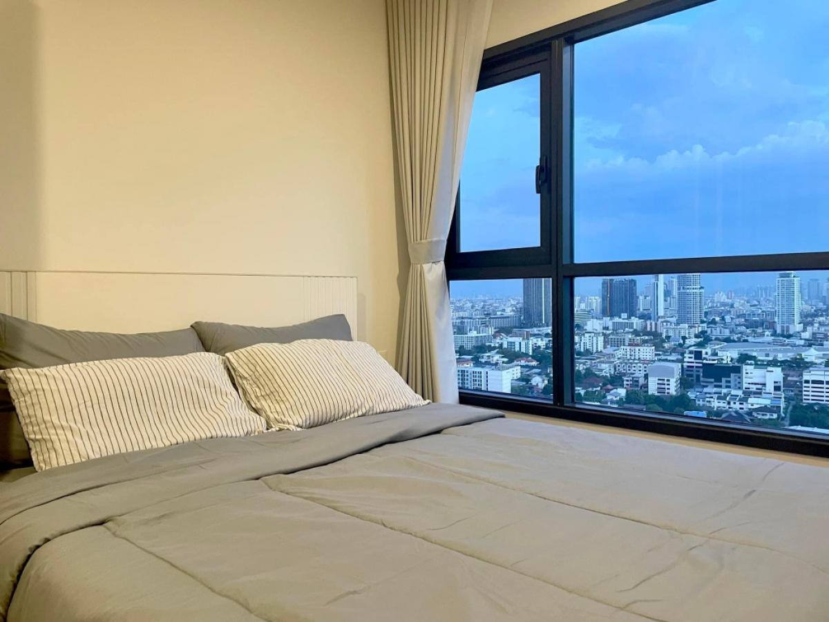 For RentCondoLadprao, Central Ladprao : ⚡High floor, open view, has a closed kitchen attached to the balcony, convenient for cooking🌲 The Line Vibe 1 Bed 1 Bath 37 Sq.m. Interested, call 099-263-6615 or 085-554-9989