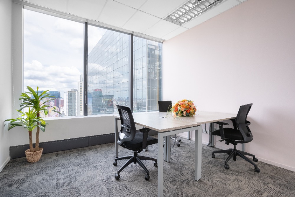 ให้เช่าสำนักงานรัชดา ห้วยขวาง : Private office space for 4 persons in Regus The Ninth Tower