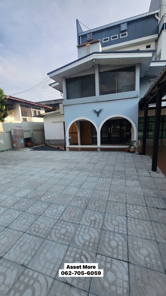 For RentHousePattanakan, Srinakarin : For rent, 2-storey detached house, good price (behind The Nine Rama 9), size 81 square wah, Rama 9 Road, Suan Luang District/Subdistrict, can go through Ramkhamhaeng Road.