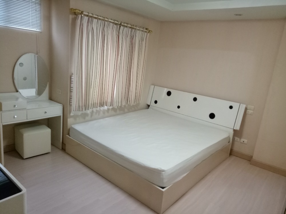 For SaleCondoRatchadapisek, Huaikwang, Suttisan : Condo for sale: Happy Condo Ratchada 18, large room, 43 sq m., convenient near MRT Huai Khwang (S4526)