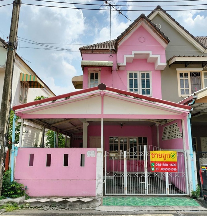 For SaleTownhousePathum Thani,Rangsit, Thammasat : For sale: 2-storey corner townhouse, Lally Ville Village, Lam Luk Ka-Khlong 3, area 25.5 sq m, 2 bedrooms, 2 bathrooms, special price before renovation 1,440,000 baht. Interested, contact 085-550-1599.