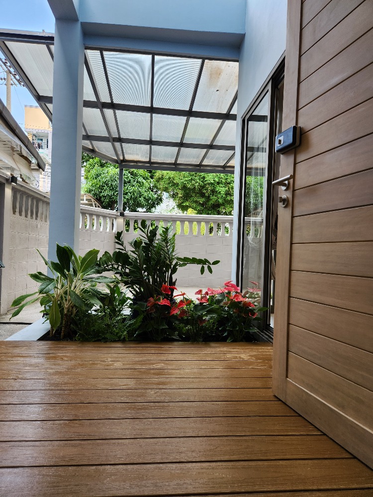 For RentHouseRatchadapisek, Huaikwang, Suttisan : 3-storey house, good location, beautifully decorated, for rent in Sutthisan-Ratchada area, near MRT Sutthisan