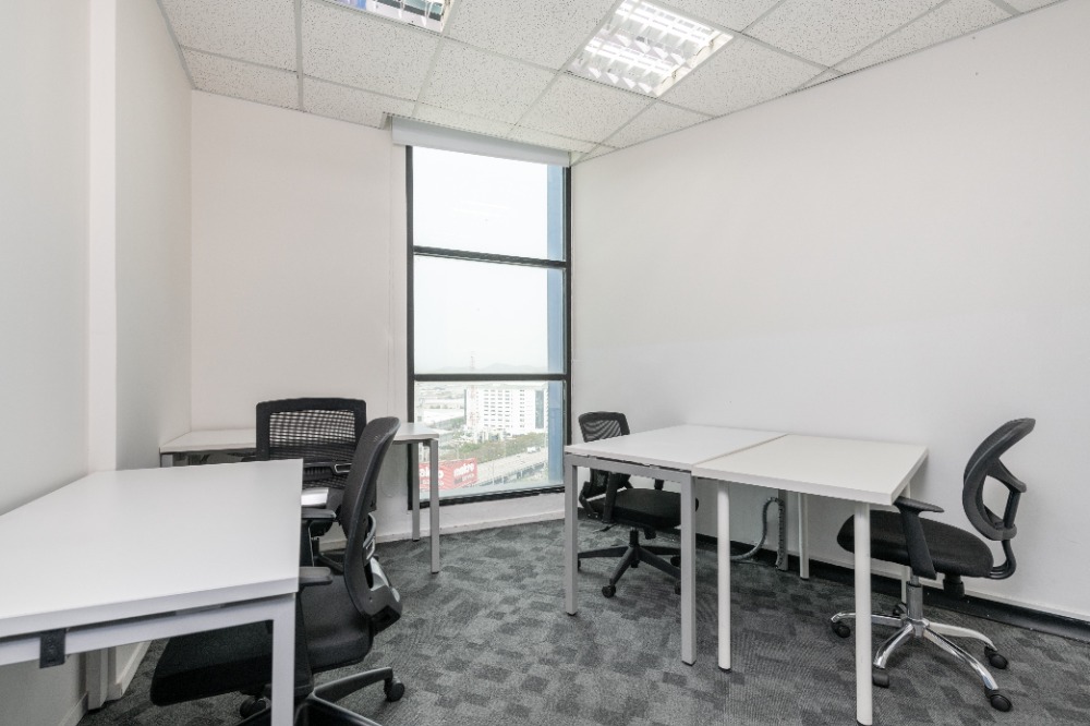 For RentOfficeSriracha Laem Chabang Ban Bueng : Find office space in Regus Harbor Mall for 4 persons with everything taken care of