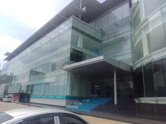 For RentOfficeRatchadapisek, Huaikwang, Suttisan : Office space for rent 1,130 sq.m. Ratchada, Sutthisan, Lat Phrao, Huai Khwang area, near MRT Ratchada, MRT Sutthisan, for rent, whole floor, on Ratchada Road, top floor, 5th floor