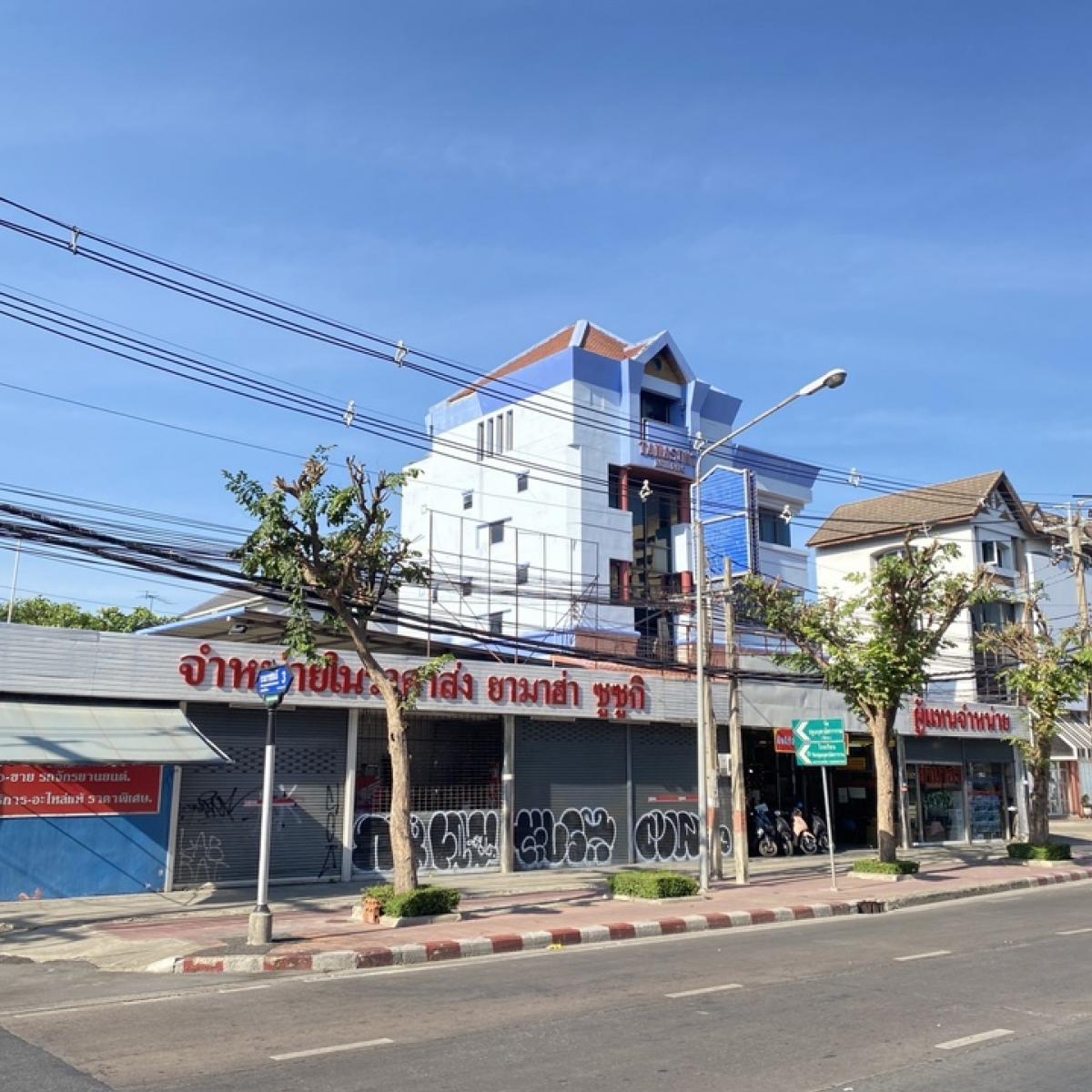 For SaleOfficePinklao, Charansanitwong : For sale: 4-storey single office building (with mezzanine), on Boromratchonnanee Road, 30 meters wide, near Central Pinklao