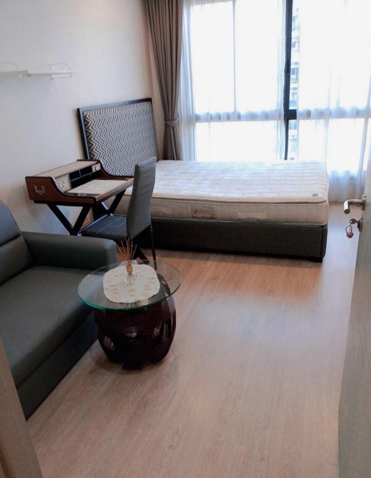 For RentCondoThaphra, Talat Phlu, Wutthakat : 🔴Vacant🔴 Beautiful room, high floor🌷 Fully furnished + electrical appliances ✅️✅️Just bring your bag and move in ☎️If interested, contact 085-235-1309 Yui☎️