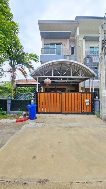 For RentTownhouseYothinpattana,CDC : Krungthep Kreetha7 MRT SiBurapha 1.7km. Rama9 3-storey townhouse Brighton College Bangkok