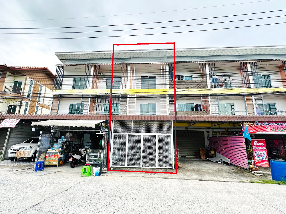 For SaleShophousePattaya, Bangsaen, Chonburi : Very cheap!! Shophouse for sale, prime location, 3 floors, 20 sq m., Family Town Village (near Makro, Robinson, HomePro, Go Ho Sale)