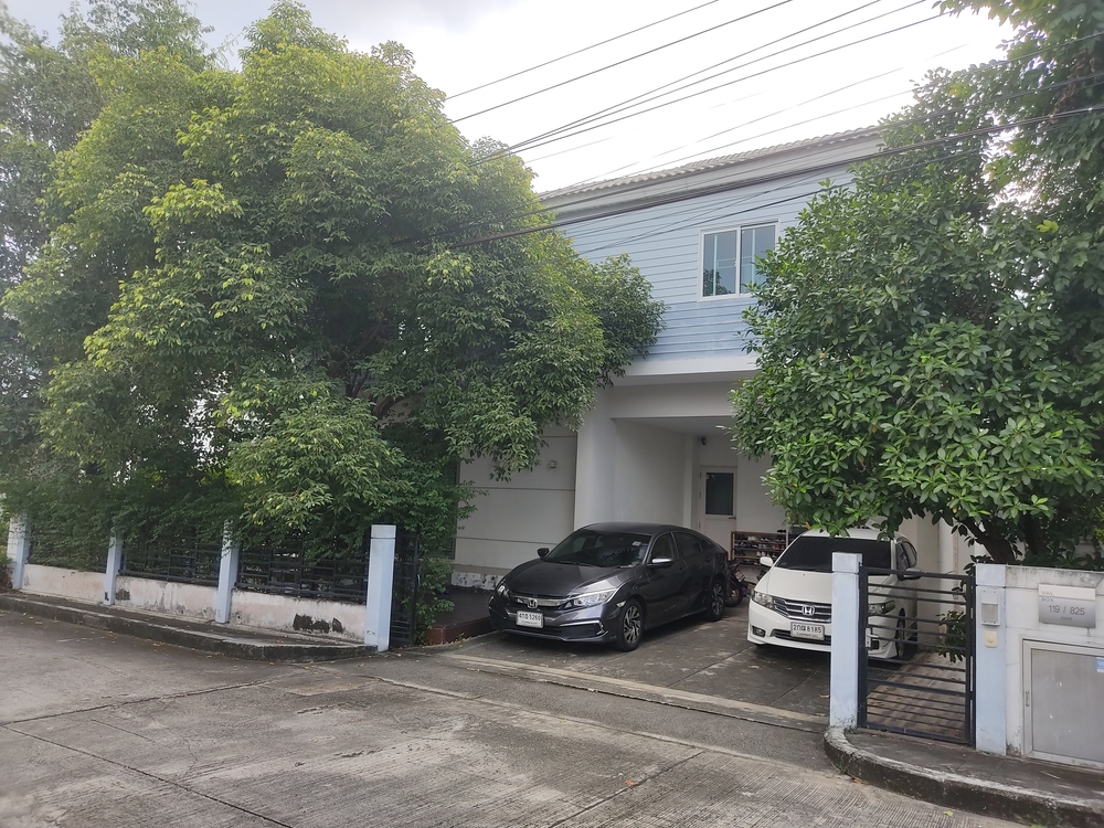 For RentHouseRama5, Ratchapruek, Bangkruai : Detached House for rent  Perfect Place Rattanathibet  Price 33,000 baht per month (the price includes the common area maintenance fee and 1000 Mbps wifi internet) MRT Sai Ma in front of the village