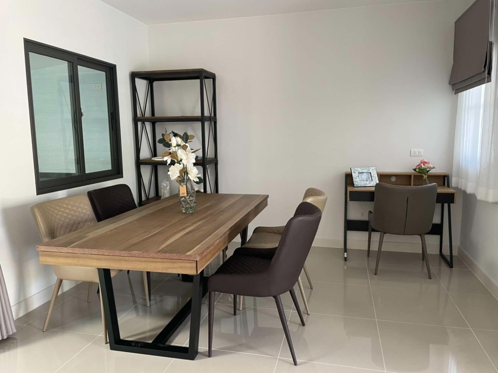 For RentTownhouseBangna, Bearing, Lasalle : 🏡 For rent, 2-storey townhouse, Pleno Sukhumvit-Bangna 3 🎉 Near Mega Bangna, only 2 km. Beautiful house, complete furniture and appliances. The house is vacant and ready to move in on December 1st.