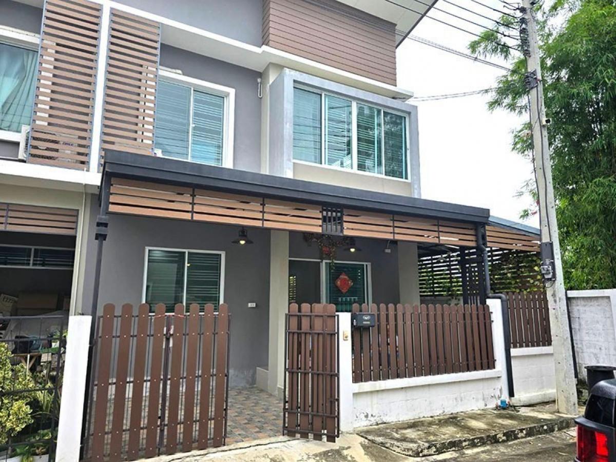 For SaleTownhouseNonthaburi, Bang Yai, Bangbuathong : Townhouse for sale, end unit, BTN Resident Bang Bua Thong project