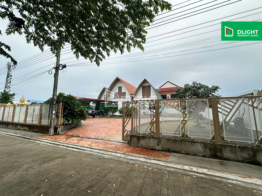 For SaleHouseKasetsart, Ratchayothin : Urgent sale! Single-storey detached house, self-built, 106 sq.w., 3 bedrooms, 2 bathrooms, parking for 4 cars, lots of usable space, built on high ground, no need to worry about flooding, great price, only 5.49 million baht.