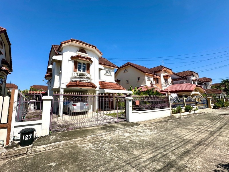 For SaleHouseMin Buri, Romklao : For sale: 2-storey detached house, Thara Rom Ramkhamhaeng Village 150, very cheap price, good condition, ready to move in, best value, area 52.9 sq m.