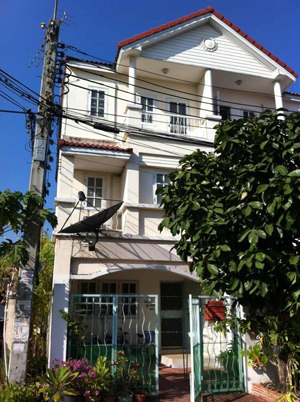 For RentTownhousePattanakan, Srinakarin : Townhouse for rent, Srinakarin area, near Seacon Square, only 1 minute away.