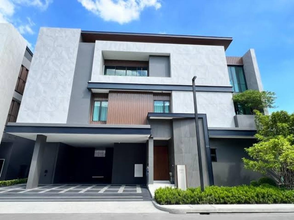 For RentHouseYothinpattana,CDC : Owner Post Tel. 0819830355. New 3-storey pool villa with elevator, 8 bedrooms, 7 bathrooms, location in front of the garden, not clashing with anyone.