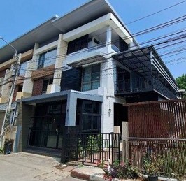 For RentHome OfficeChaengwatana, Muangthong : RT900, 3-storey home office for rent, newly renovated, Motown Pakkret-Chaengwattana 19 project, with office furniture