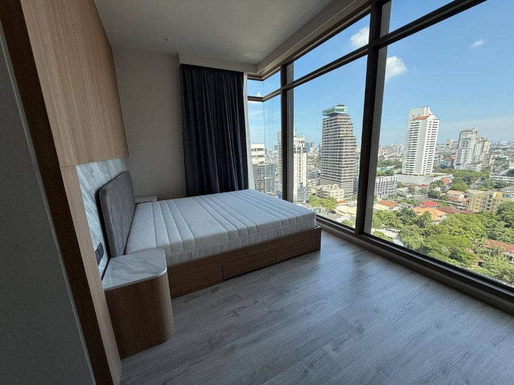 For RentCondoSukhumvit, Asoke, Thonglor : 🍀🌈FOR RENT>> RhyThm Ekkamai Estate>> 2 bedrooms, 18th floor, open city view, size 86 sq m., modern furniture, ready to move in, convenient transportation, near BTS Ekkamai #LV-MO954