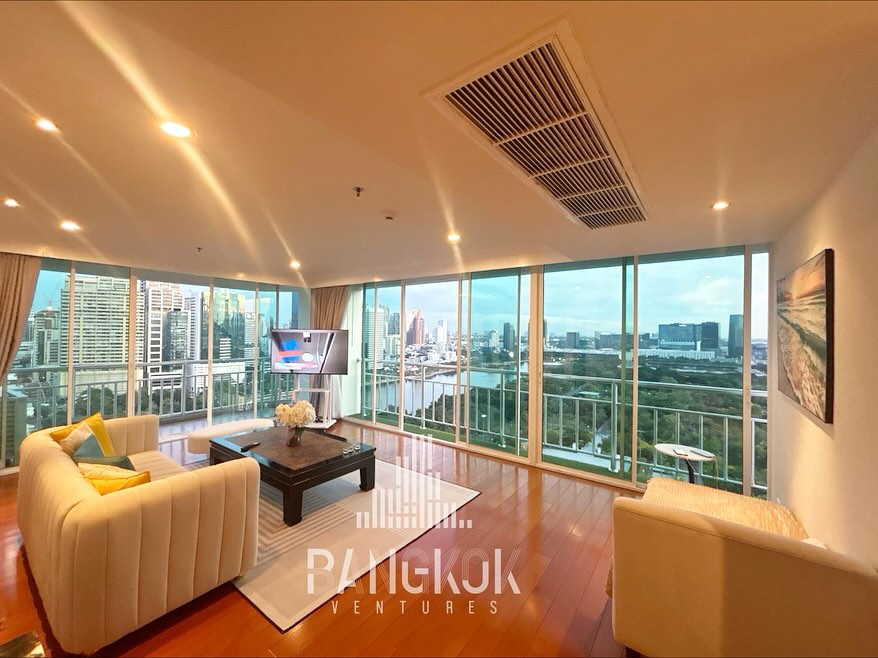 ให้เช่าคอนโดสุขุมวิท อโศก ทองหล่อ : Unique apartment layout- 2BED with a balcony and Benjakitti park view, city and greenery vibes FOR RENT