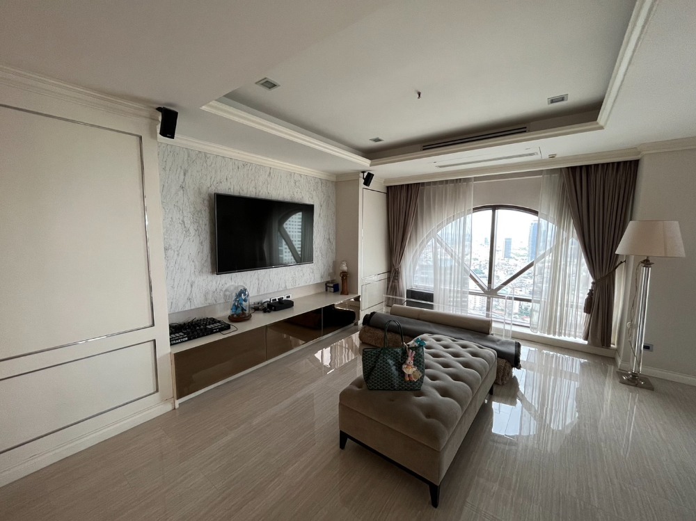 For SaleCondoSilom, Saladaeng, Bangrak : State Tower Condominium【𝐒𝐄𝐋𝐋】🔥Experience the Chao Phraya River view with a large, luxurious living space. Fully furnished, ready to move in🔥 Contact Line ID: @hacondo