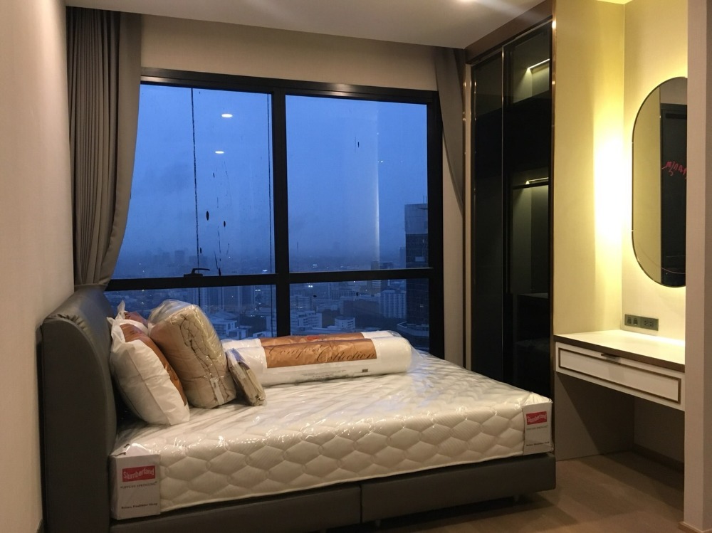 For SaleCondoSiam Paragon ,Chulalongkorn,Samyan : Ashton Chula Silom【𝐒𝐄𝐋𝐋】🔥Special built-in room, make the most of every corner, with modern design furniture, ready to move in🔥 Contact Line ID: @hacondo