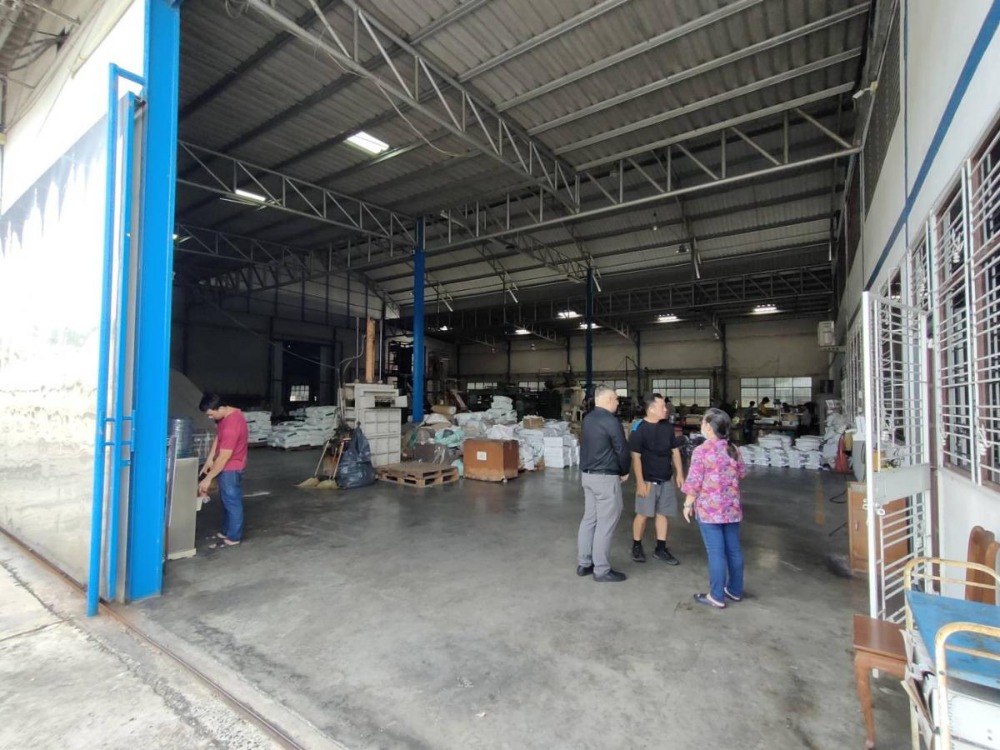 For RentFactorySamut Prakan,Samrong : For rent: Factory business space, Bangpoo Municipality, Soi 88, purple area, 2 rai, 1 ngan, 62 square wa