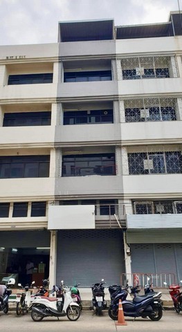 For RentShophouseNawamin, Ramindra : RPJ462 Commercial building for rent, 4.5 floors, next to the Sai Yud BTS, Phahon Yothin Road, in the alley of Central General Hospital, near Ying Charoen Market