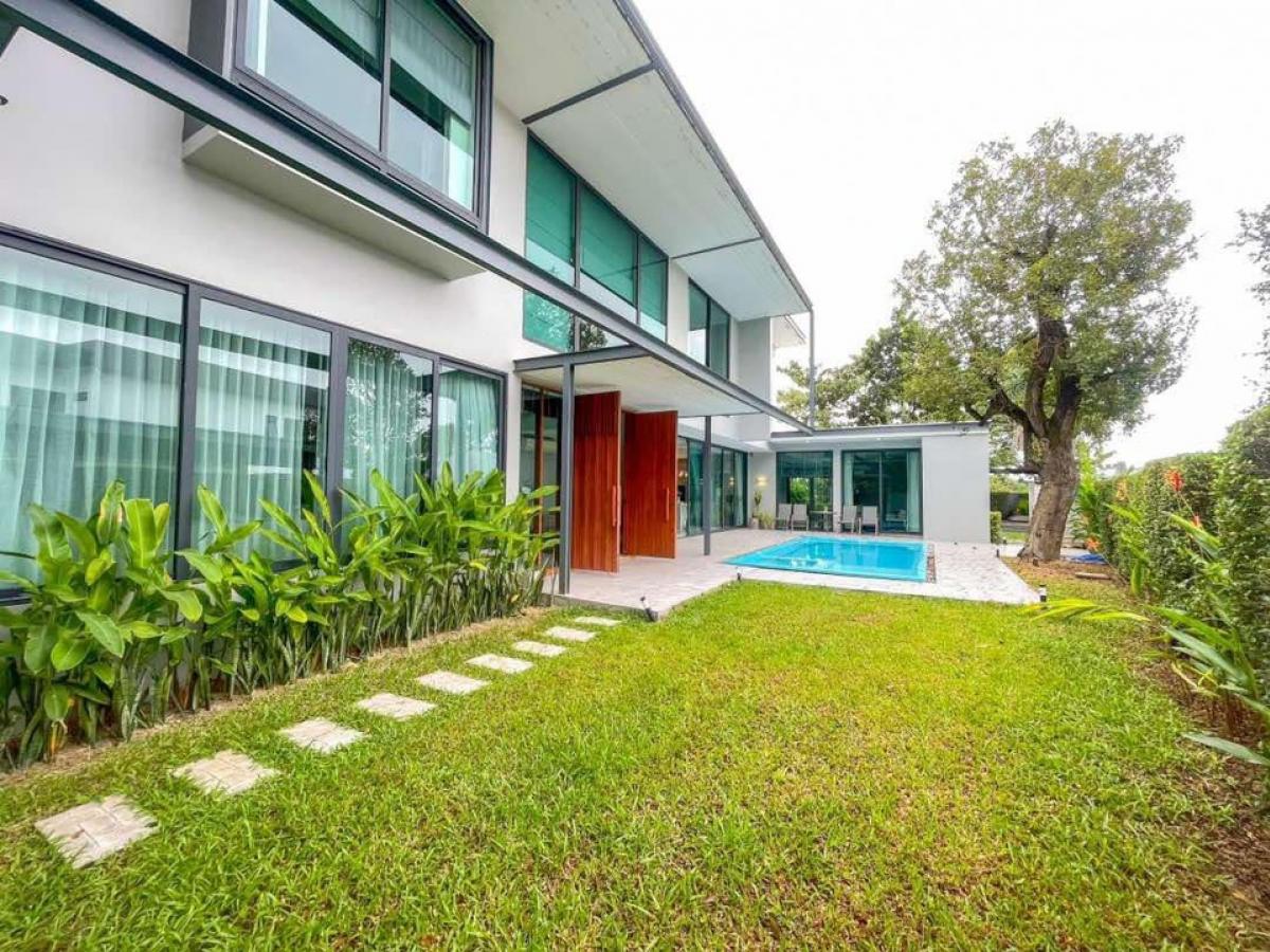 For RentHouseChiang Mai : Luxury house for rent, spacious area, quiet, near Big C Mae Hia and many international schools in Hang Dong area.