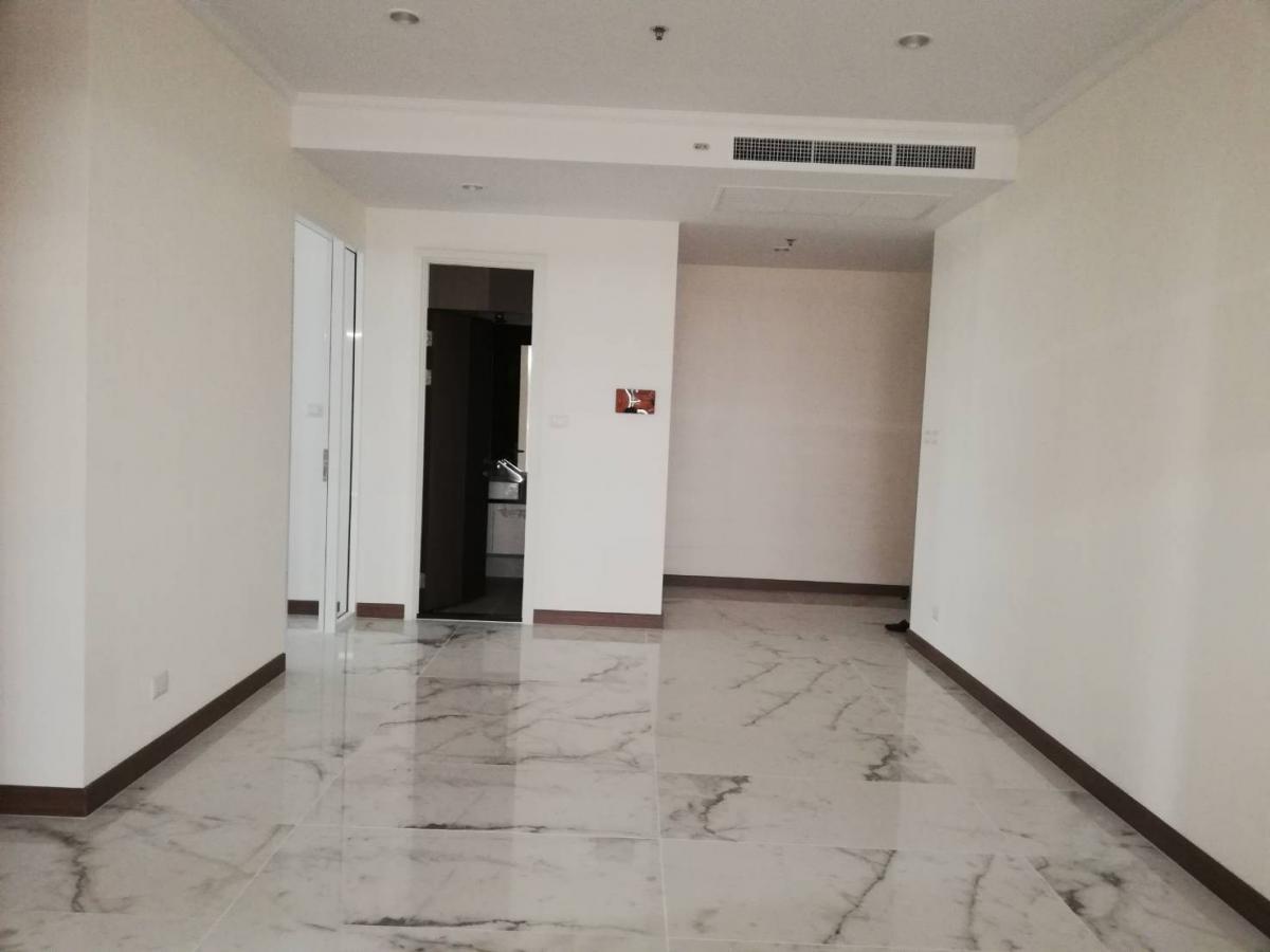 For SaleCondoSilom, Saladaeng, Bangrak : Owner sells himself, new room, private parking, special price