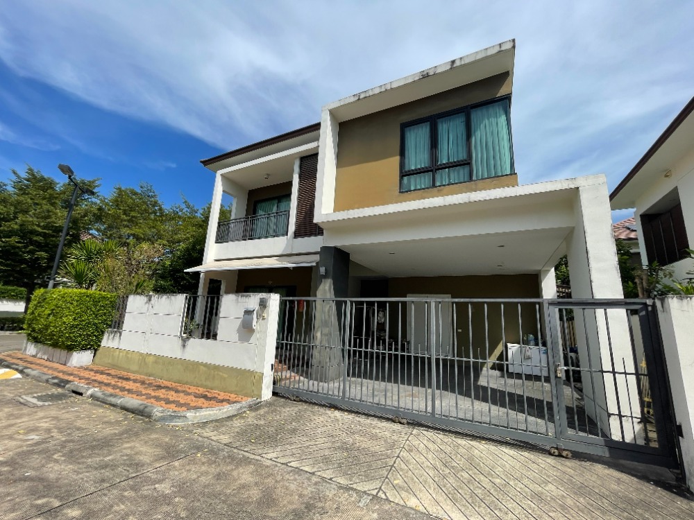 For SaleHousePattanakan, Srinakarin : Urgent sale, corner house, Villa Arcadia - Srinakarin, Soi Sri Dan 22