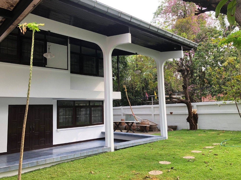 For RentHouseRama9, Petchburi, RCA : Single house for rent (home office), 2 floors, on 104 sq m of land, located on Rama 9 Road, Soi 41, near the mall, Maxvalue Market.