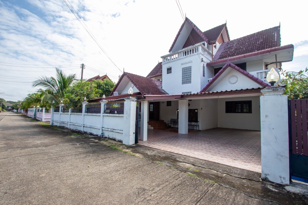 For SaleHouseChiang Mai : Spacious Older-Style Property in Nong Han, San Sai, Near Highway 1001 (SAN434)