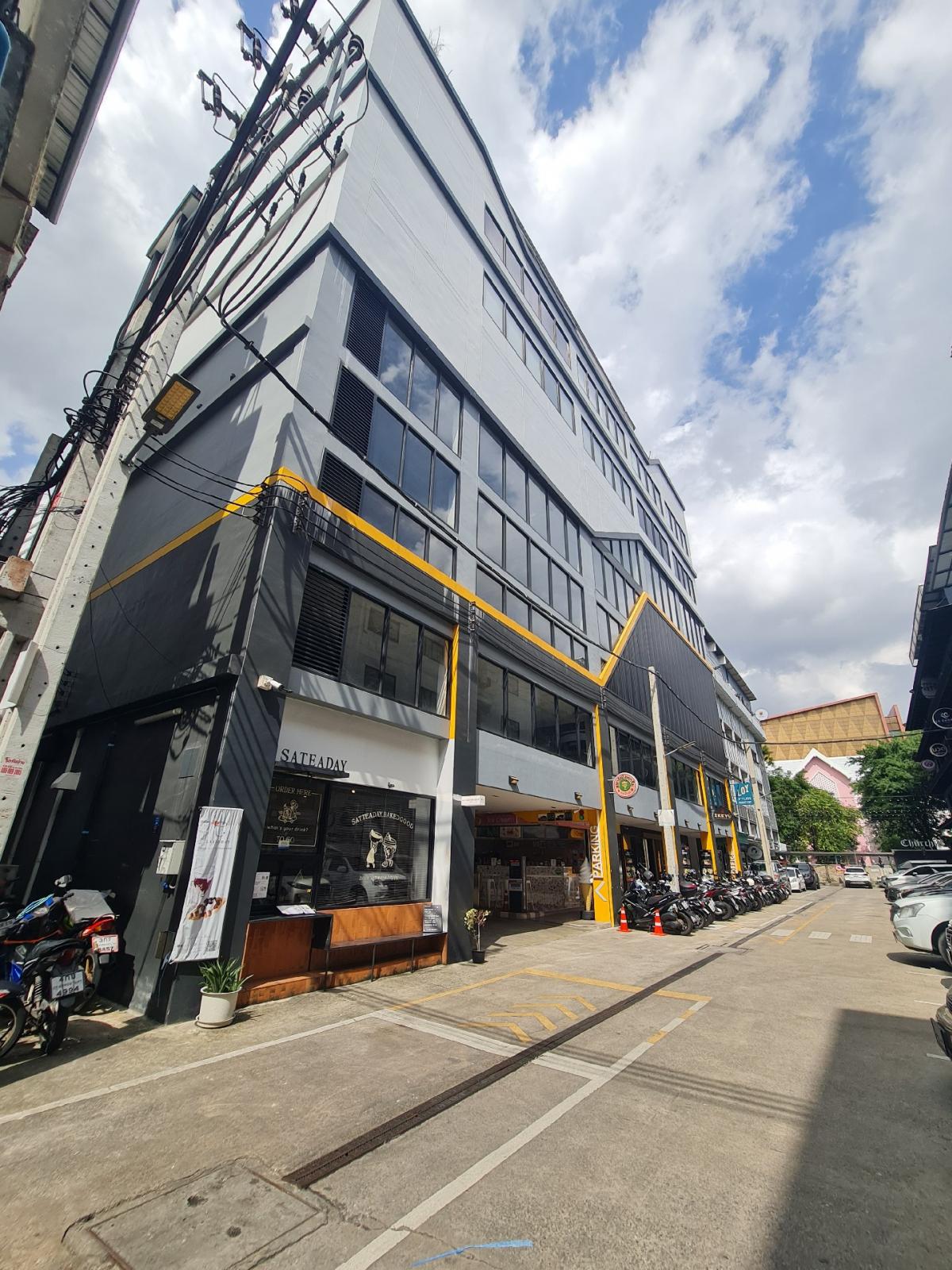 For SaleShophouseSapankwai,Jatujak : Parking building for sale